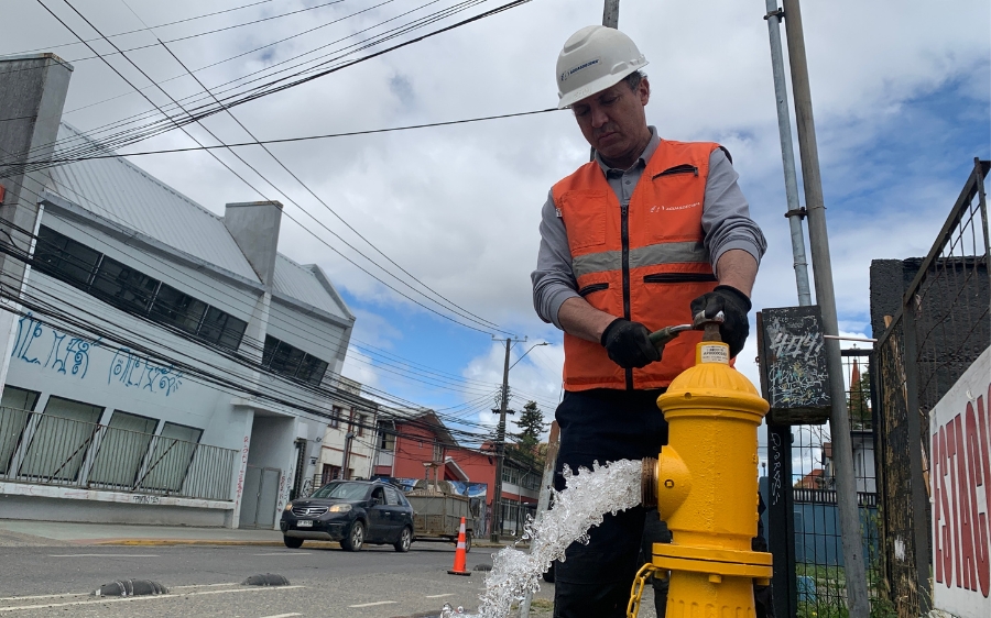 Aguas Décima afina red de grifos ante eventuales emergencias durante votaciones